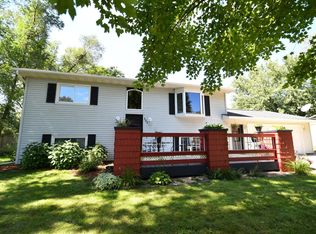 306 Parkview Cir, Zumbrota, MN 55992