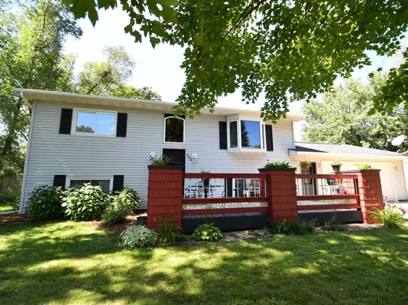 306 Parkview Cir, Zumbrota, MN 55992