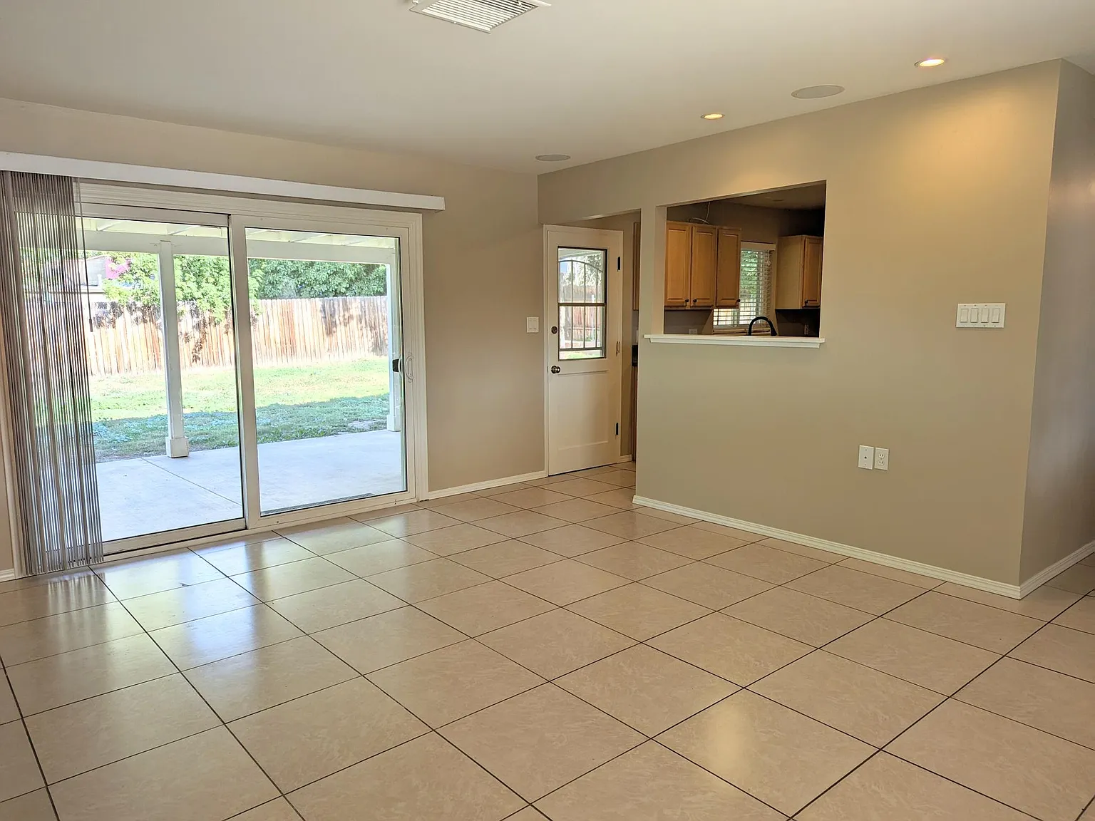 4 bed, 1286 sqft, $3,200 — Photo 4