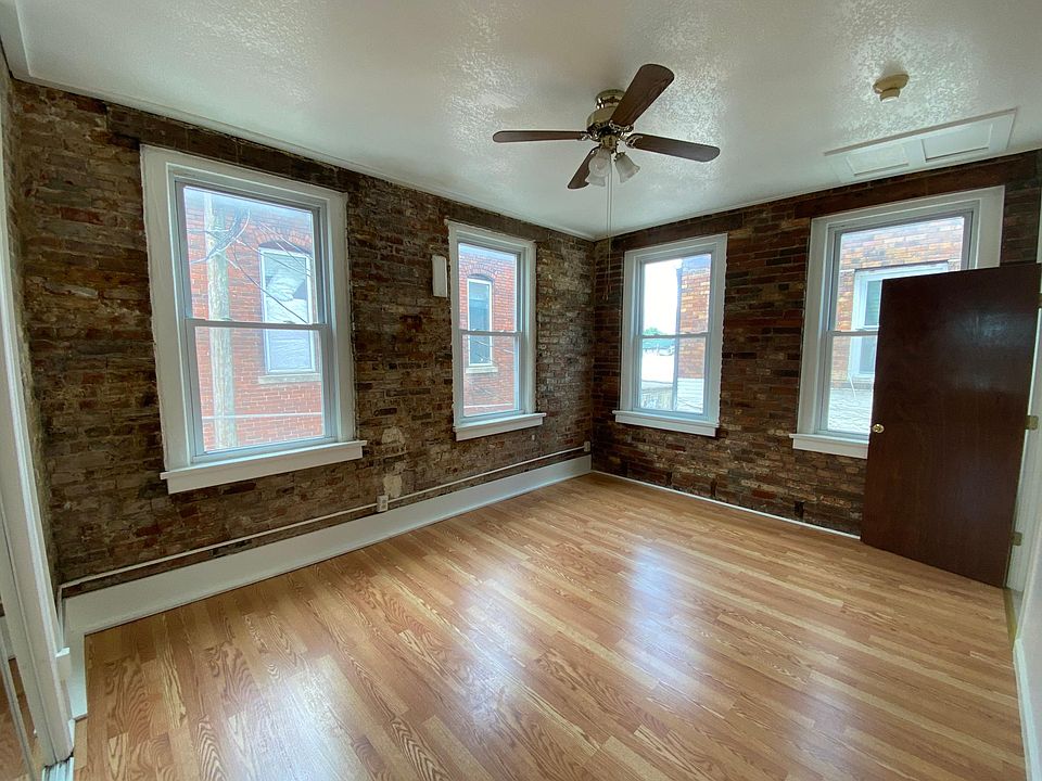 1st image of 101 E Harrison St APT 6