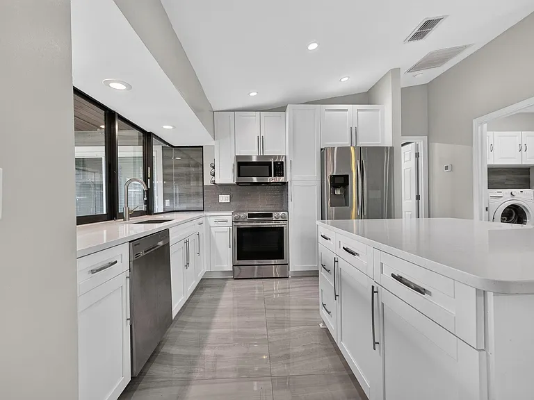 825 SE Starflower Ave — Photo 13
