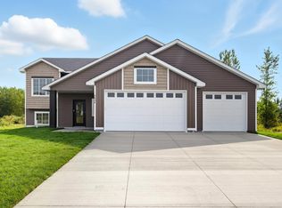 2886 29th St NE, Sauk Rapids, MN 56379