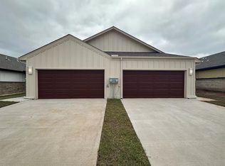 1121 Carpe Diem Ct, Edmond, OK 73003