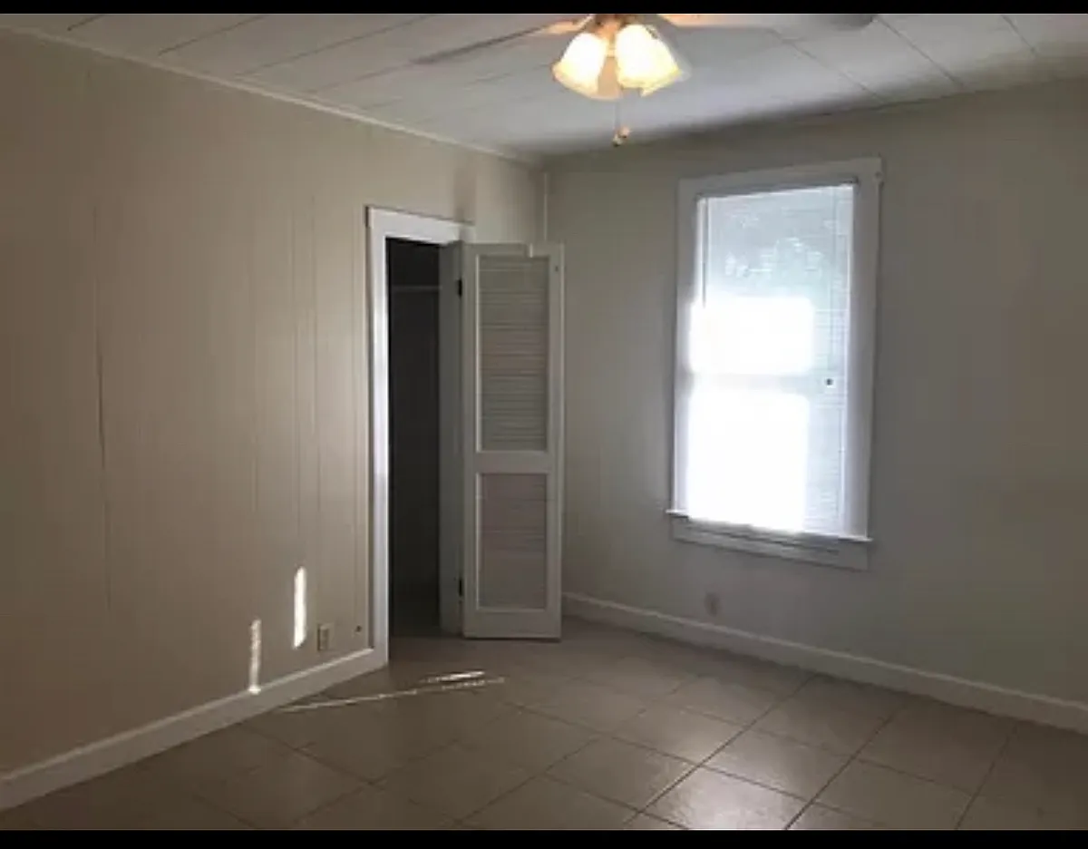 Building Photo - 412 Cathcart Ave #412