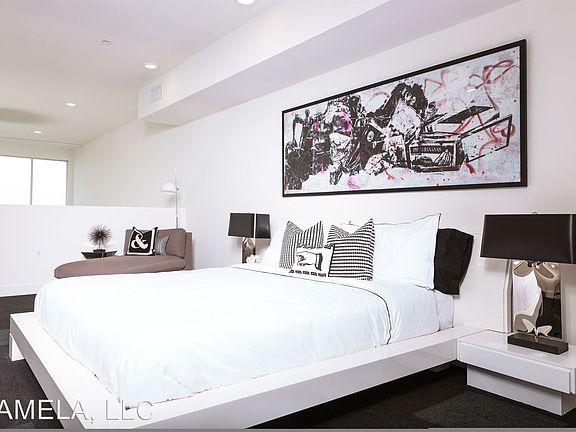 5th image of 733 N Hudson Ave APT 201