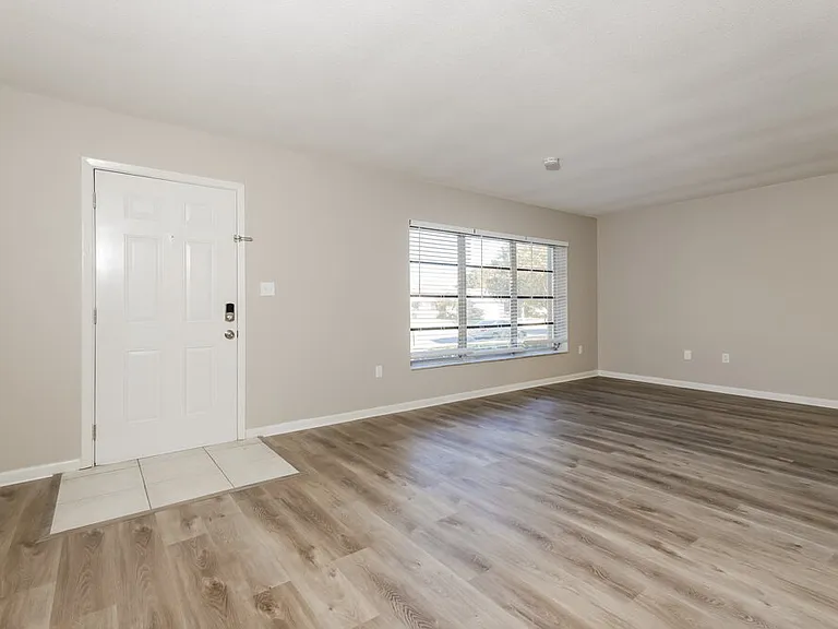 1212 Hunt Ave — Photo 5