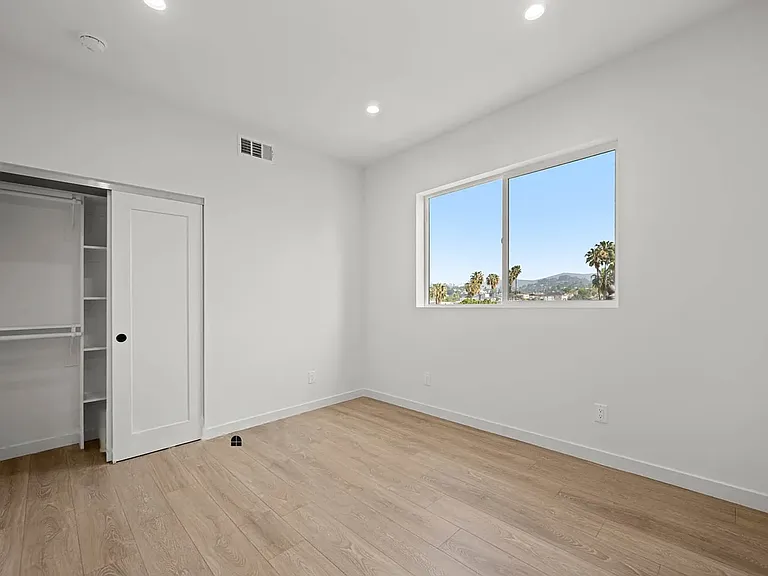415 1/2 N La Fayette Park Pl — Photo 10