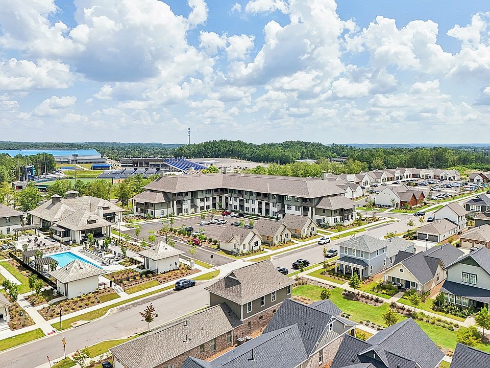Proximity to The Village at Knox Square