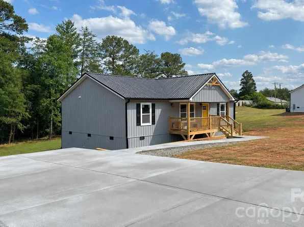 2047 Bailey Dr, Hickory, NC 28601