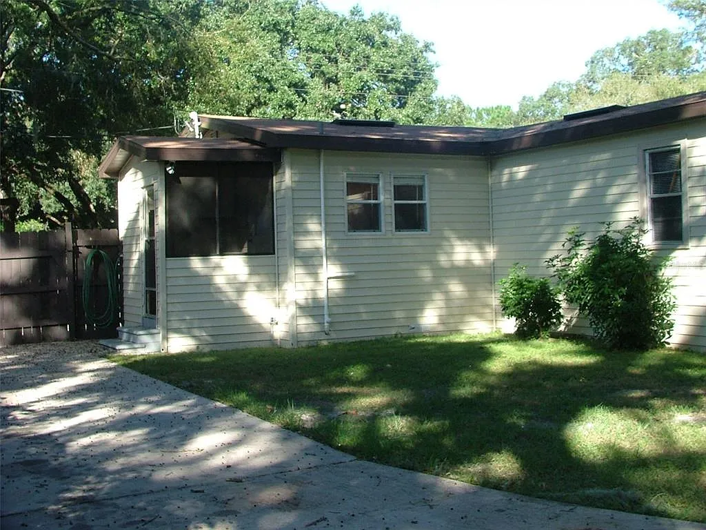 2 bed, 1.0 bath, 914 sqft, $1,550 — Photo 3