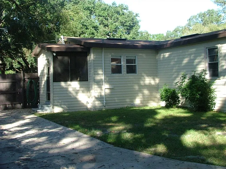 11709 Hoyt Ave — Photo 3