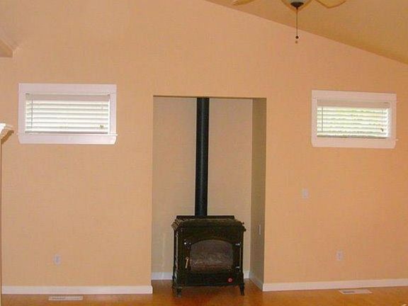 Living room & gas fireplace