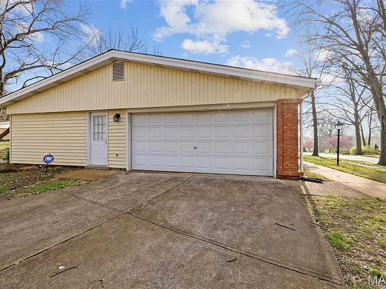 4649 McIlroy Dr — Photo 3