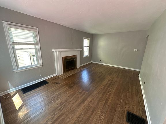 3rd image of 446 E Royal Forest Blvd
