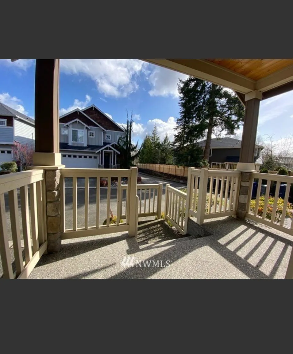 419 203rd Pl SE — Photo 2