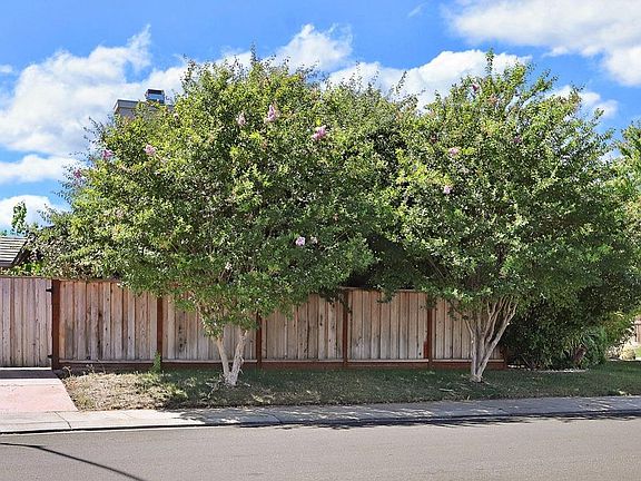 3rd image of 10511 Hidden Grove Cir