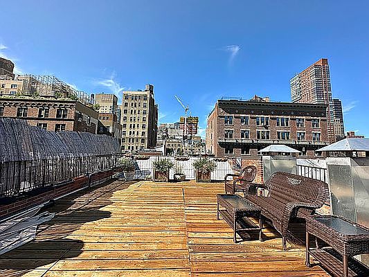 4th image of 27 W 70th St Penthouse 1