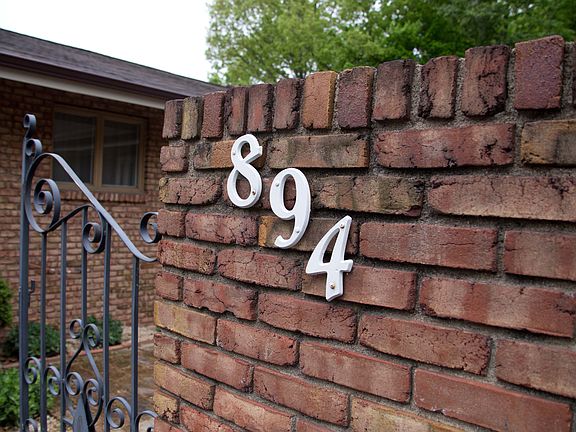 2nd image of 894 Lornaberry Ln