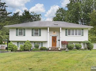 12 Dana Dr, Waldwick, NJ 07463