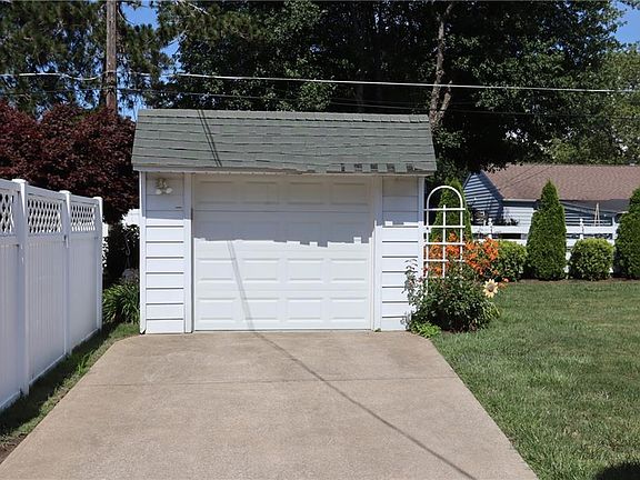 2nd image of 437 Colorado Dr