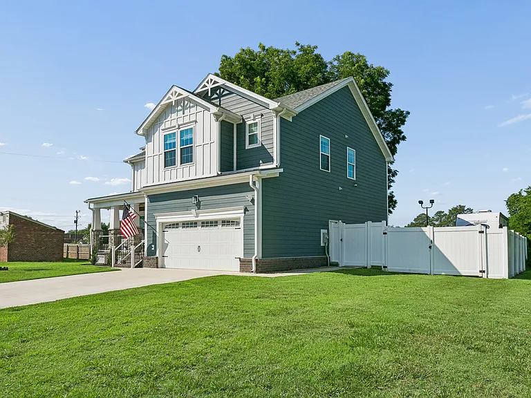 367 Poplar Ave — Photo 4