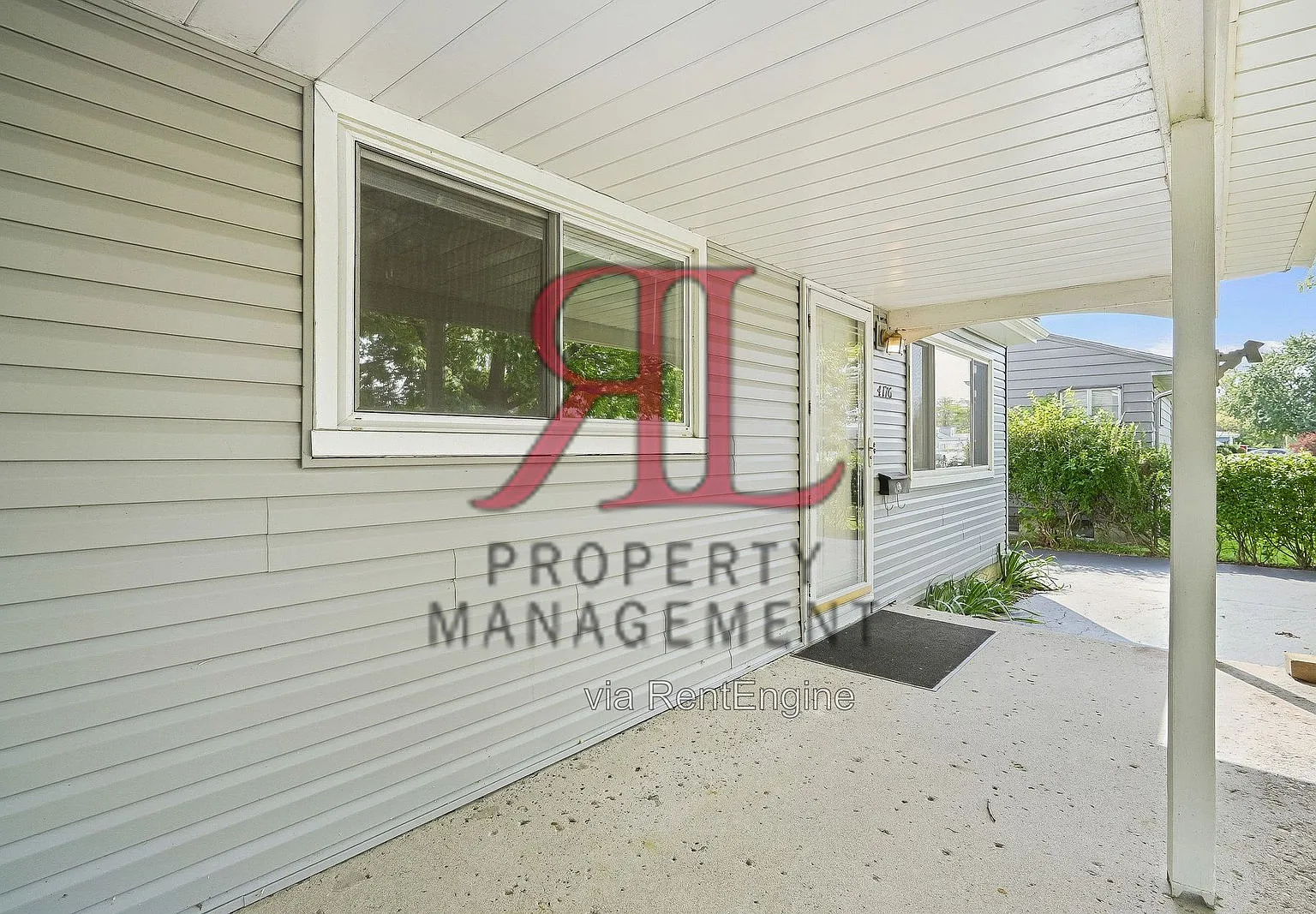 3 bed, 1.0 bath, 1008 sqft, $1,849 — Photo 3