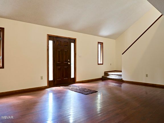 4th image of 543 Clinton St S