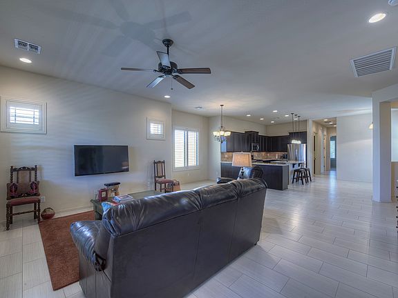 3rd image of 9037 E Ivyglen Cir