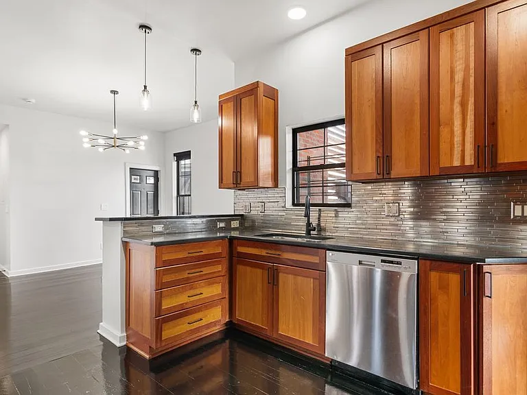 27 Smith Pl — Photo 6
