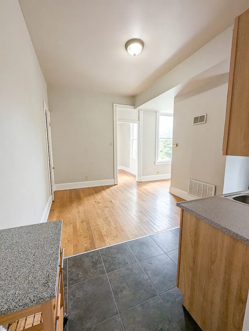 26 Conklin Apts — Photo 4