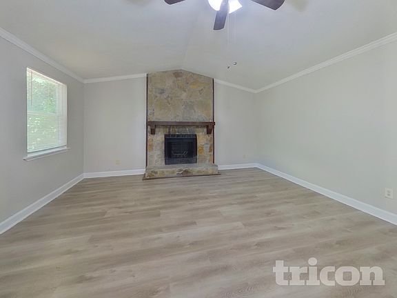 2nd image of 2543 Mistletoe Ln