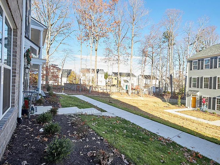 13868 Randolph Pond Ln — Photo 3