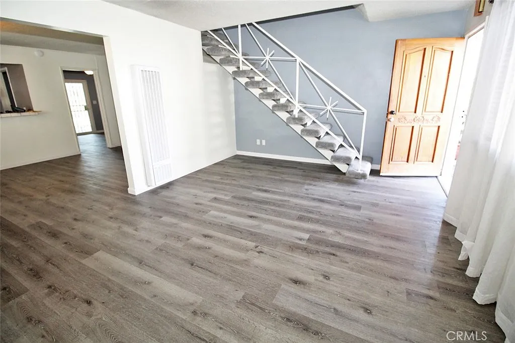 3 bed, 2132 sqft, $3,300 — Photo 2