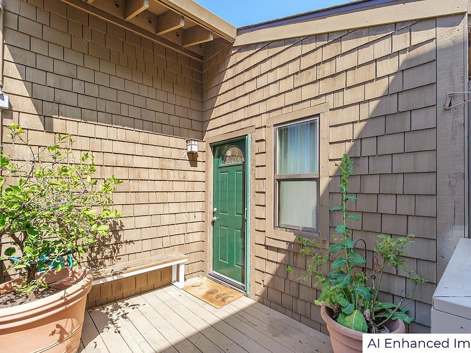 1st image of 132 Tiburon Boulevard