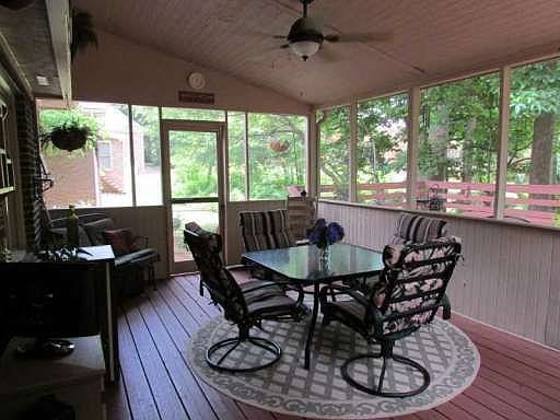 3rd image of 812 Leonard Ct