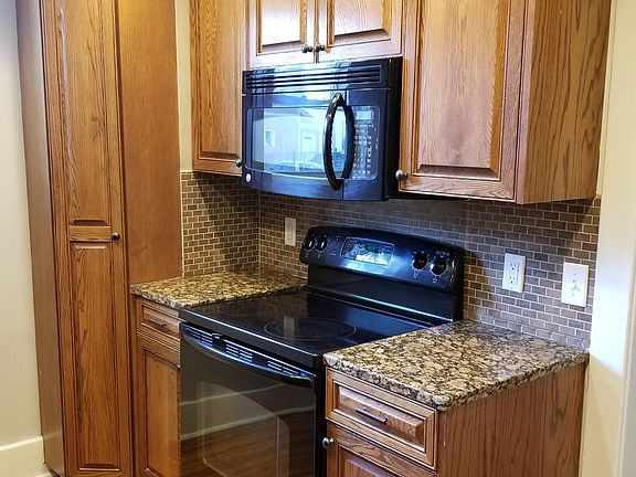 5th image of 915 S 41st St