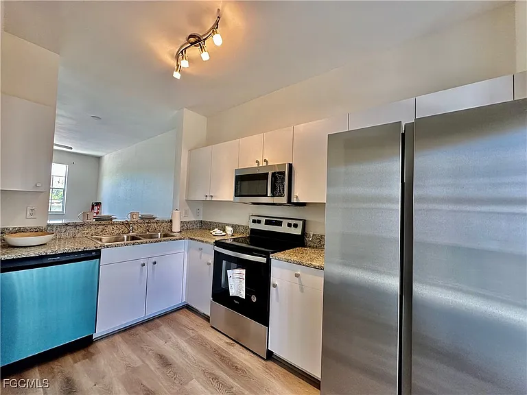 3627 Pine Oak Cir #102 — Photo 17
