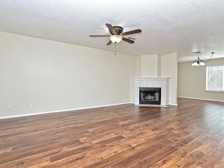2205 Southeastern Trl — Photo 3