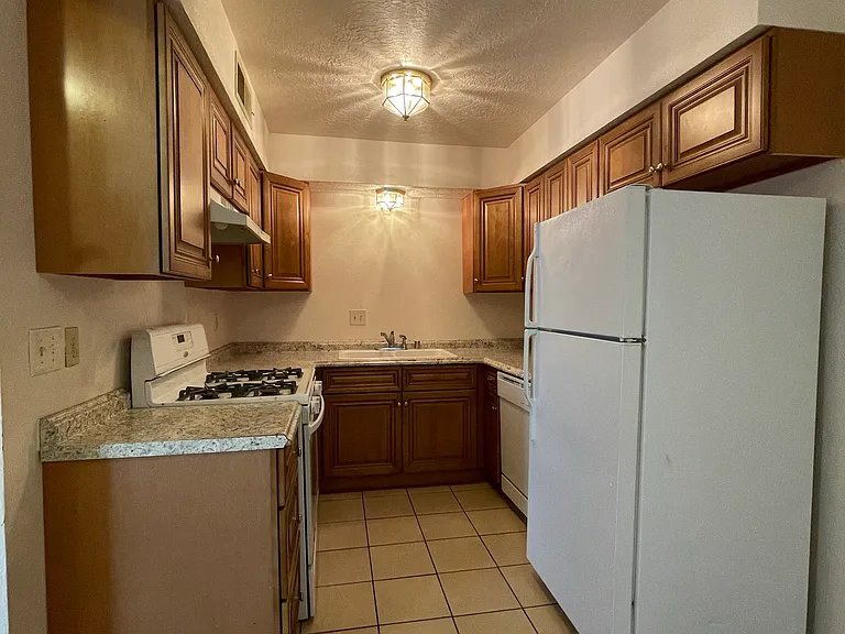 3617 Wellesley Dr NE #C — Photo 6
