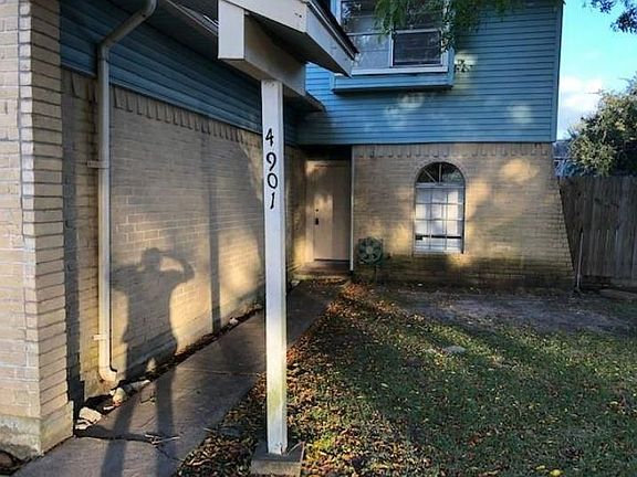3rd image of 4901 Sandalwood Cir