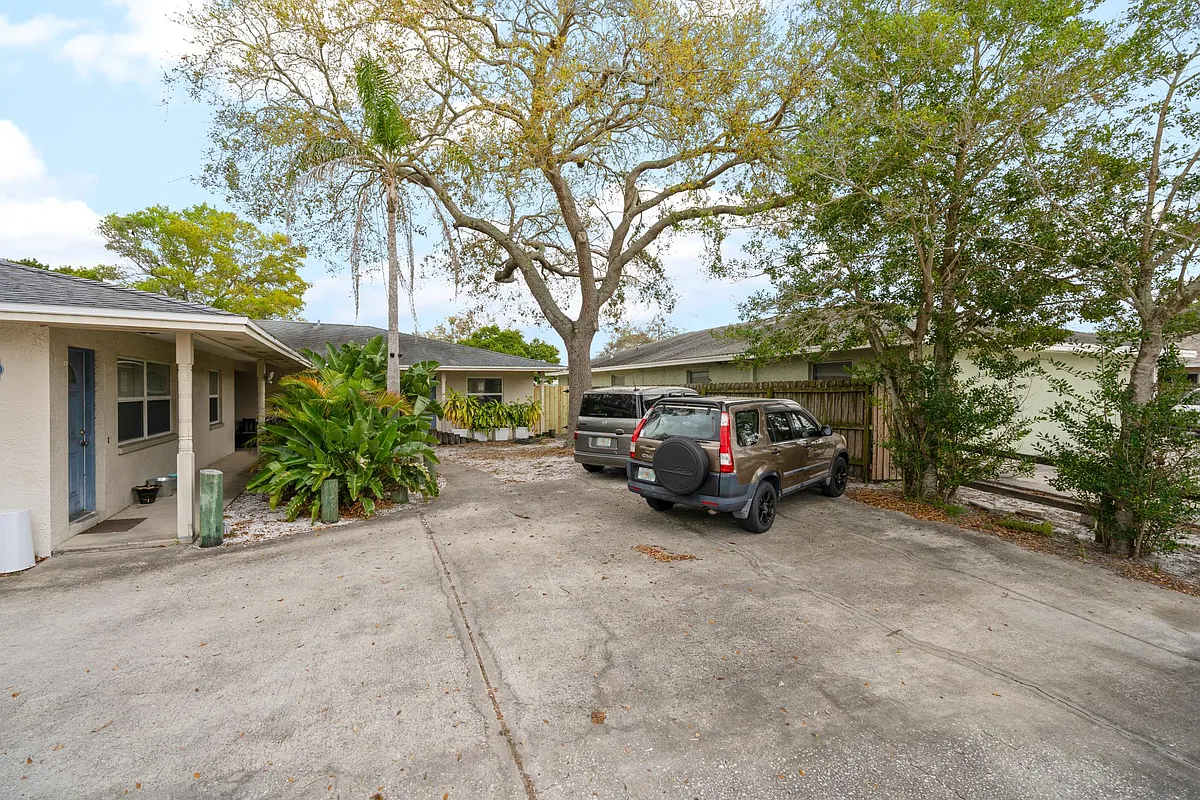 Building Photo - 1423 Aries Ln #3