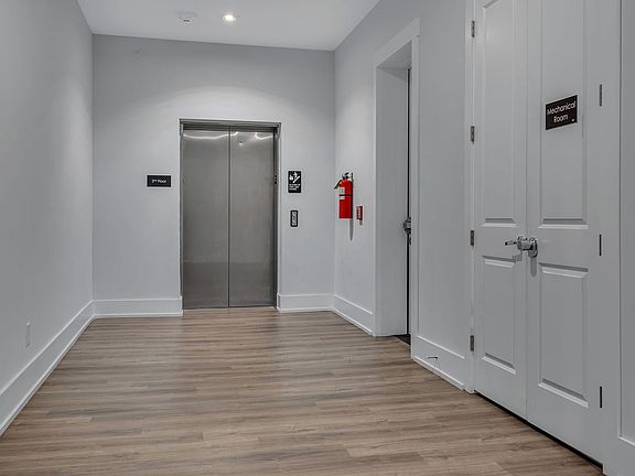 4th image of 119 Acklen Park Dr #202