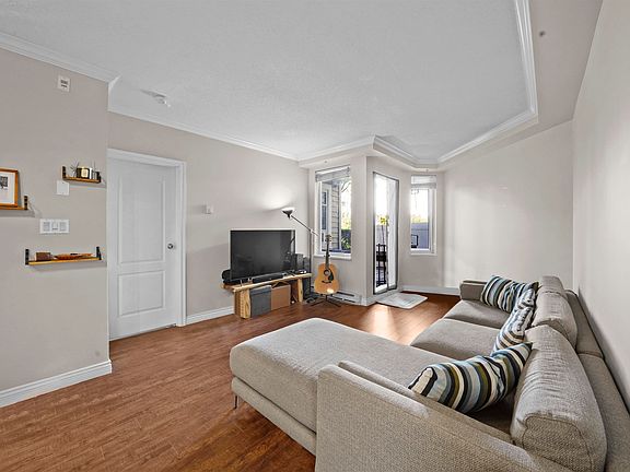 3rd image of 5888 Dover Cres #101