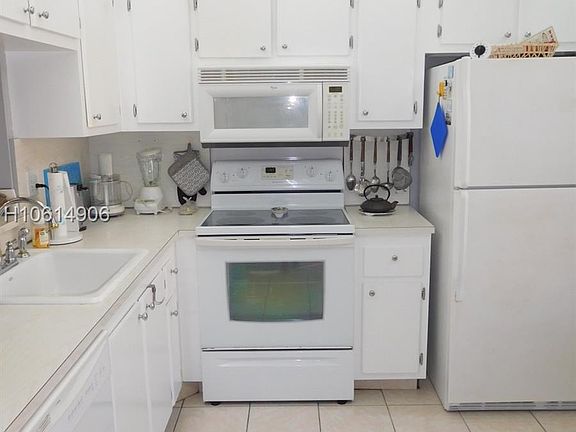 5th image of 501 NE 14th Ave APT 305