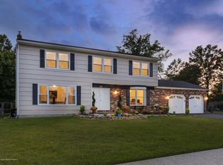 17 Peach Tree Ct, Marlboro, NJ 07746