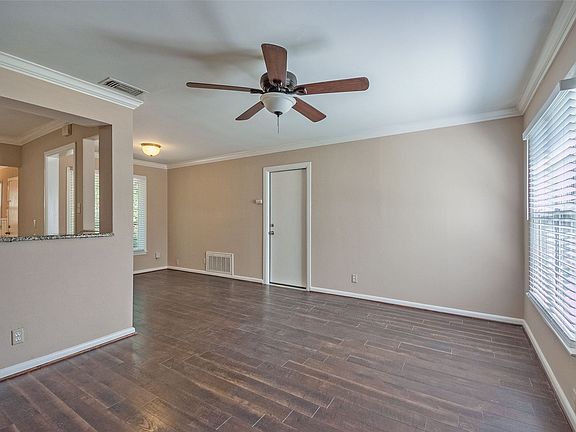 3rd image of 10619 Sylvia Dr