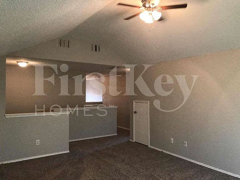 429 W Clover Park Dr — Photo 29