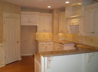 5620 S 76th St APT 8, Greendale, WI 53129