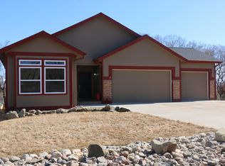 1408 W Pheasant Ridge Dr, Watford City, ND 58854