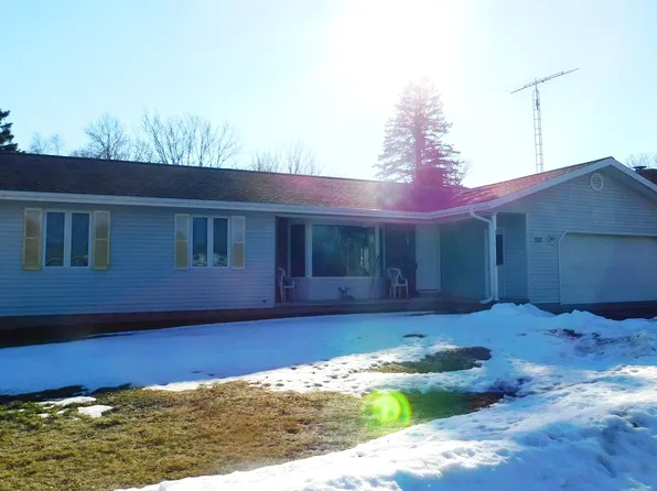 533 Cedar St, Lena, WI 54139